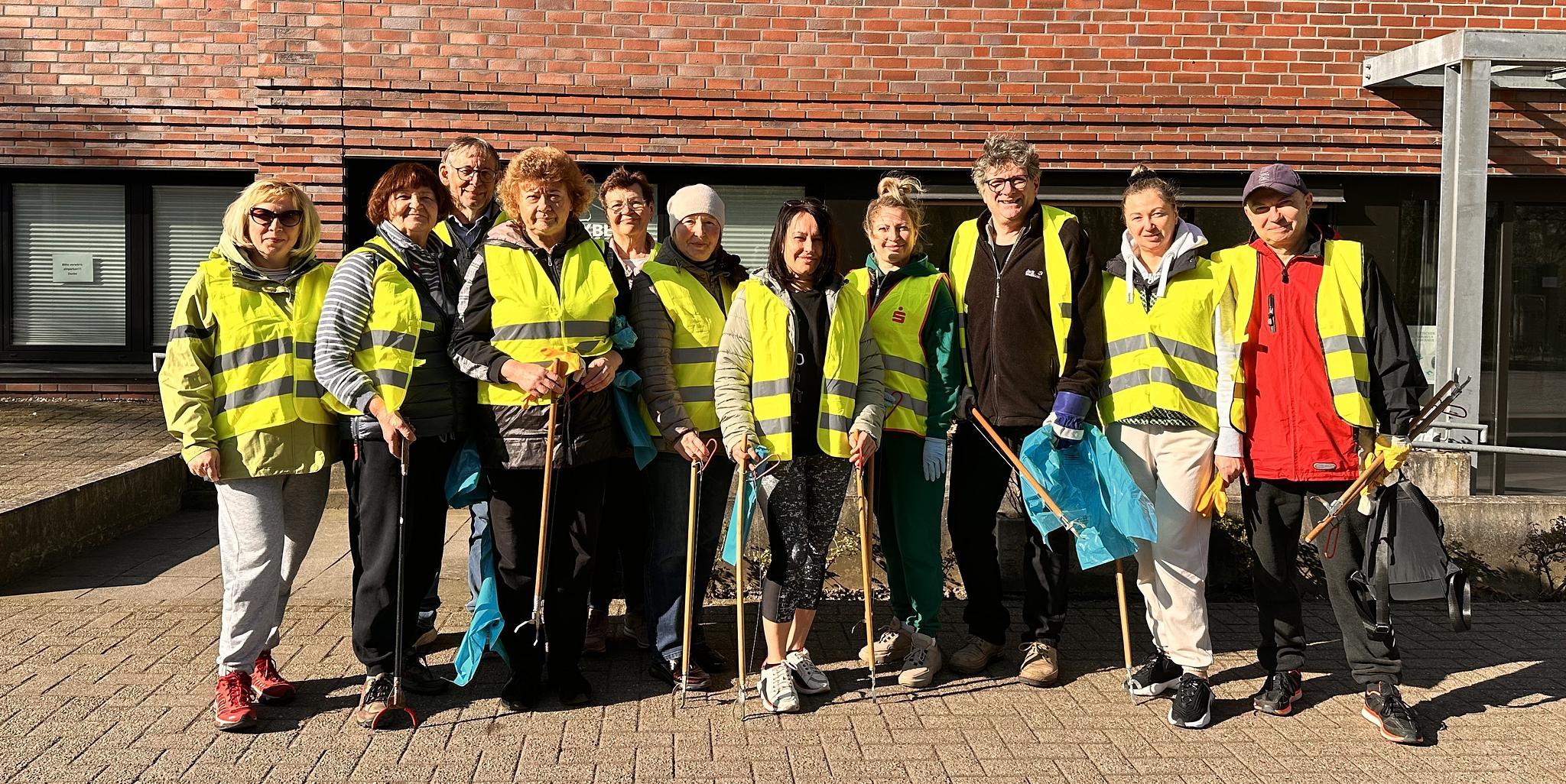 Gelungene Müllsammelaktion bei strahlendem Sonnenschein