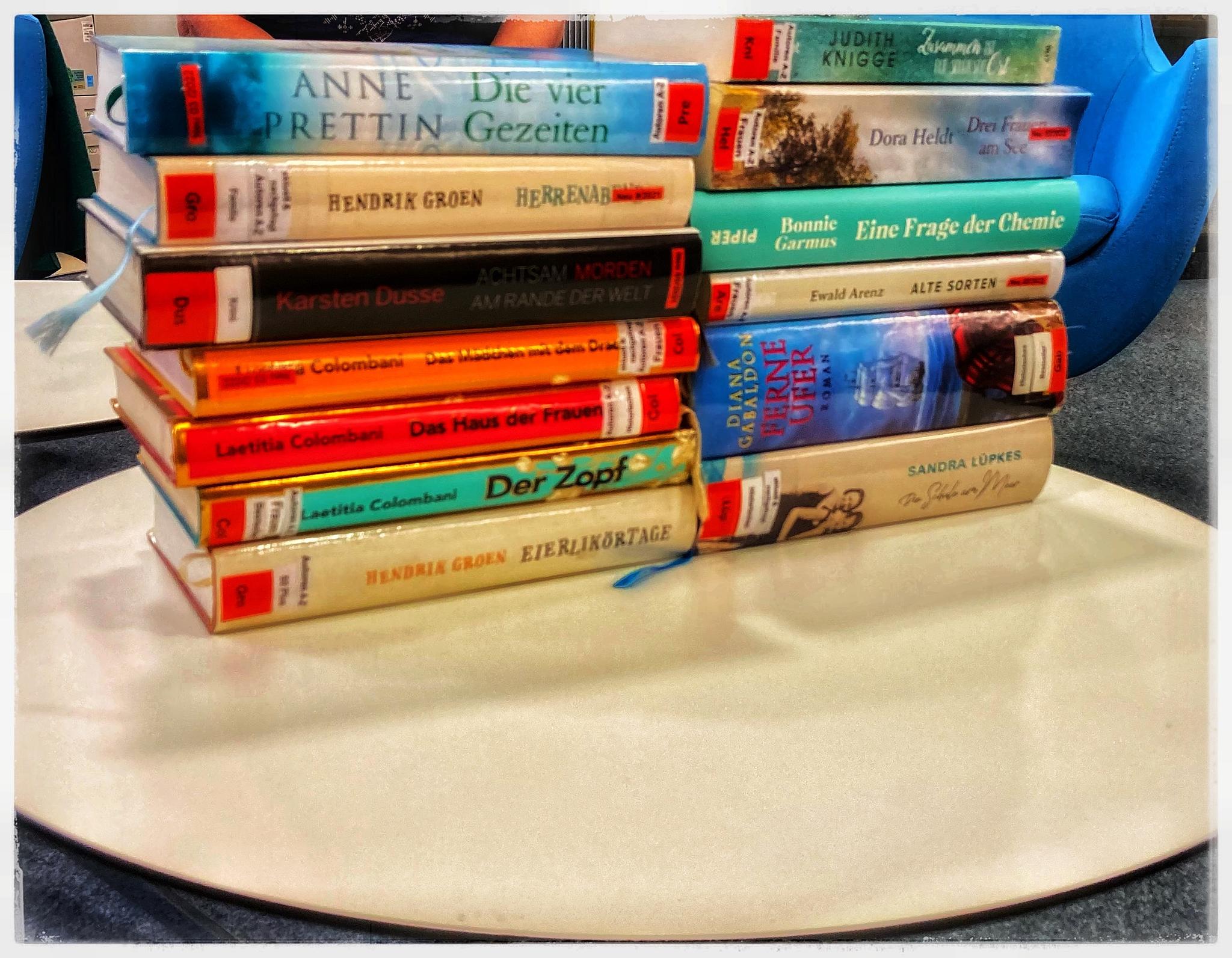Schul- und Gemeindebibliothek lädt ein zum Bücherschmöker-Abend