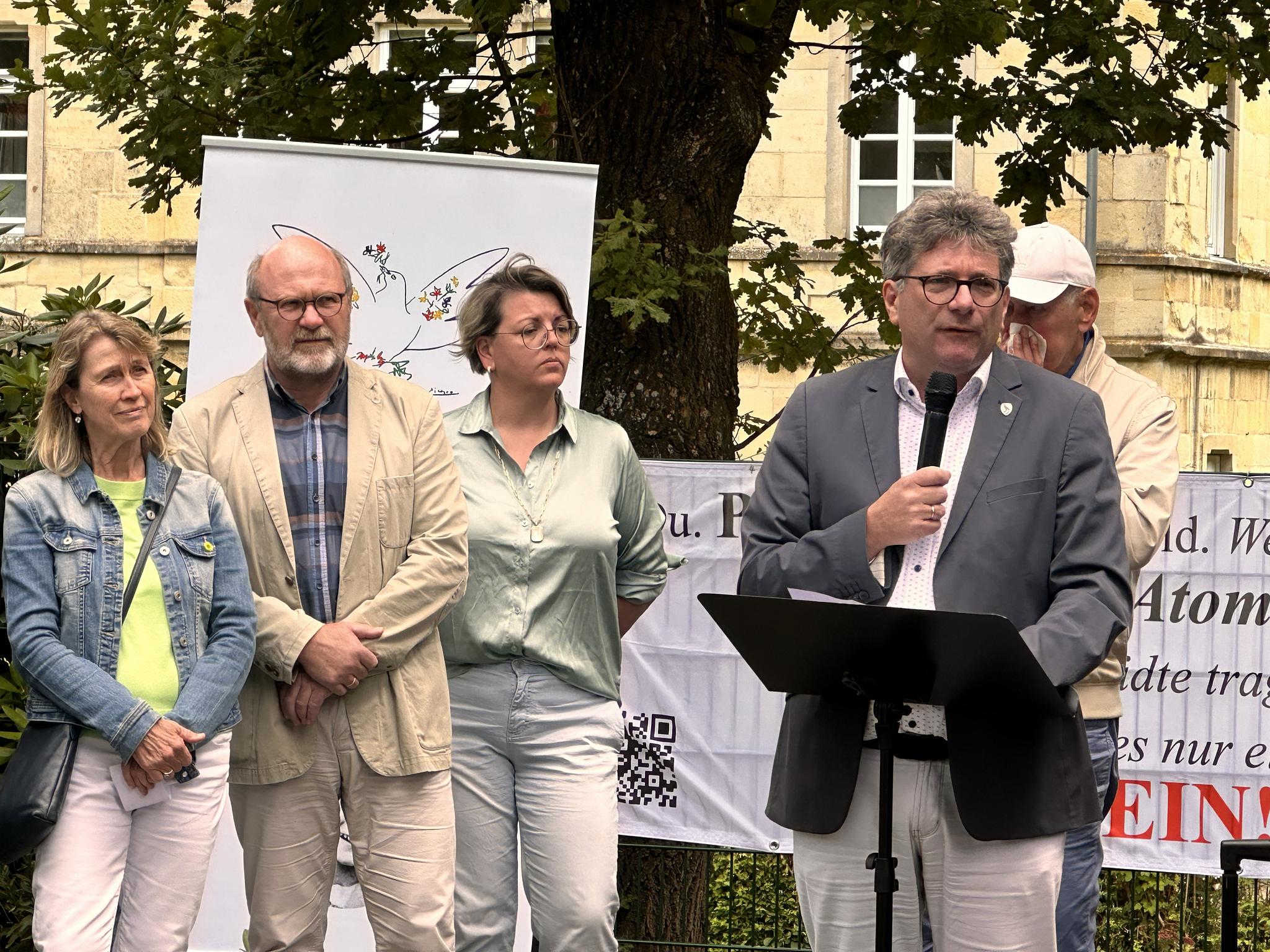 Bürgermeister Jörn Möltgen setzt Zeichen für Frieden